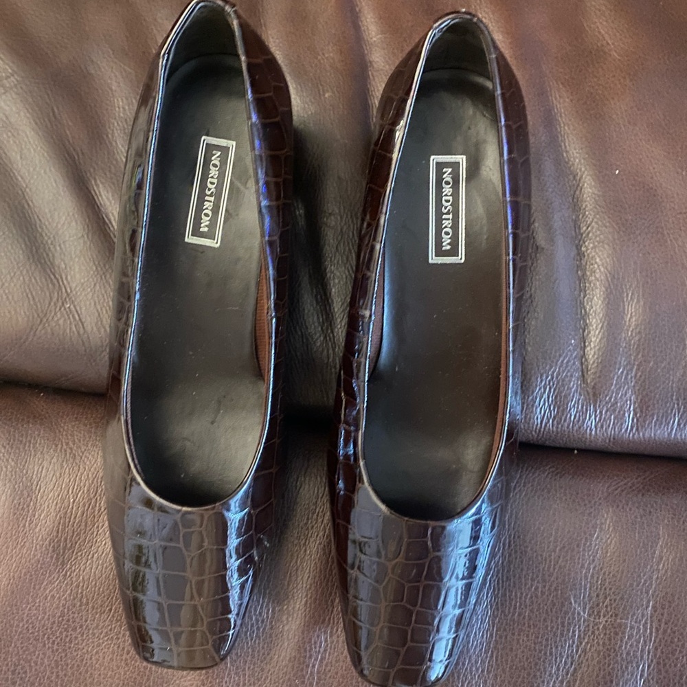 Short heeled business like shoe